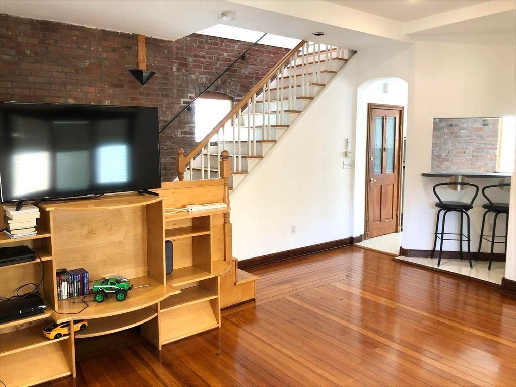 70 York St. 2, Cambridge, MA 02141