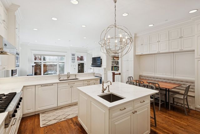 1039 W Altgeld Street, Chicago, IL 60614