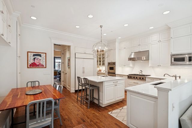 1039 W Altgeld Street, Chicago, IL 60614