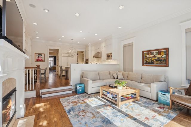 1039 W Altgeld Street, Chicago, IL 60614