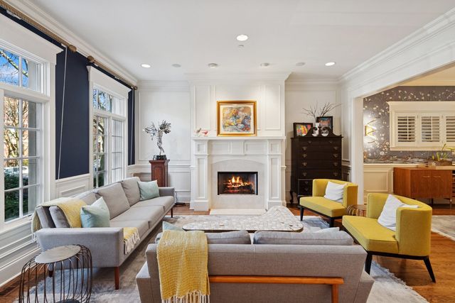 1039 W Altgeld Street, Chicago, IL 60614