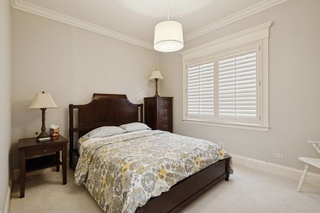 1039 W Altgeld Street, Chicago, IL 60614