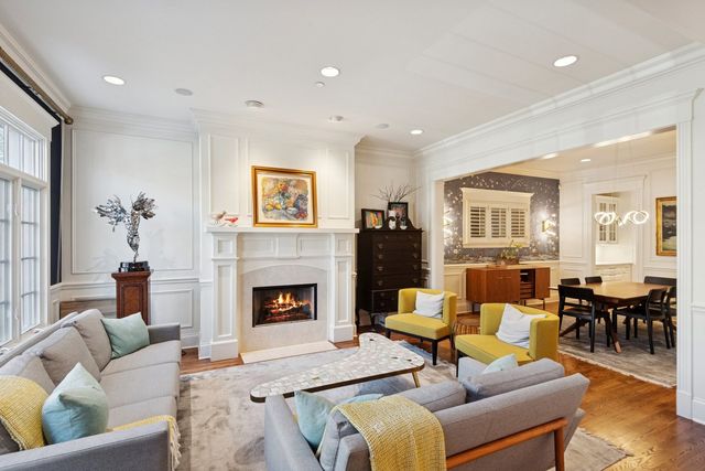 1039 W Altgeld Street, Chicago, IL 60614