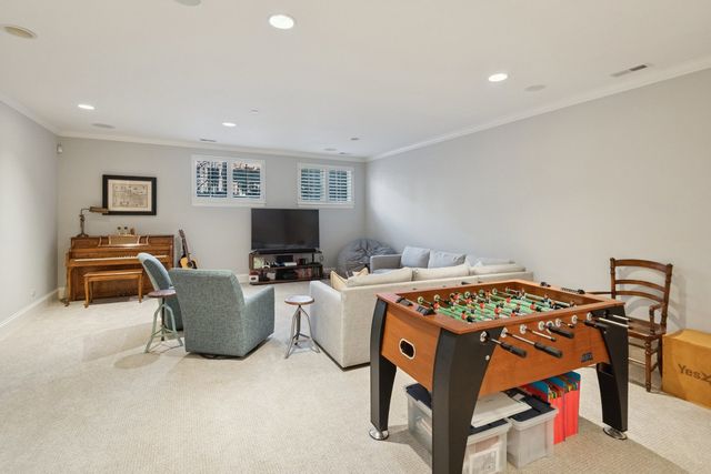 1039 W Altgeld Street, Chicago, IL 60614