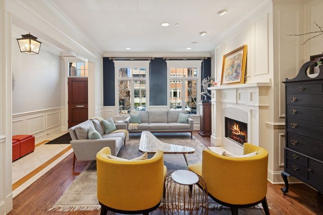 1039 W Altgeld Street, Chicago, IL 60614