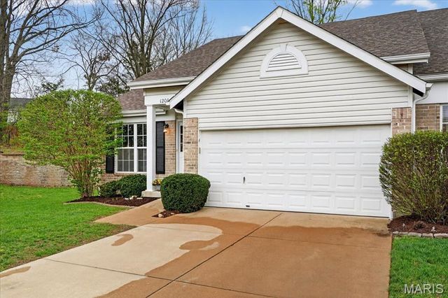 1200 Hunters Chase Drive, Eureka, MO 63025