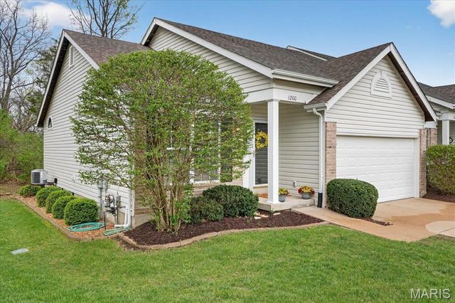 1200 Hunters Chase Drive, Eureka, MO 63025