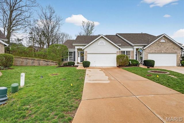 1200 Hunters Chase Drive, Eureka, MO 63025