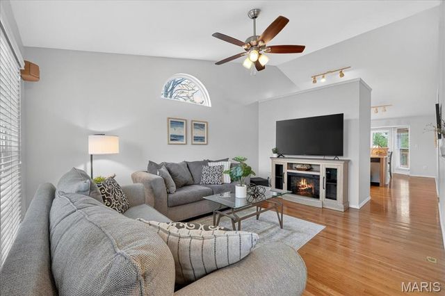 1200 Hunters Chase Drive, Eureka, MO 63025