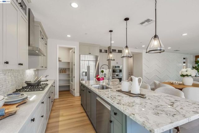 32651 Singh Circle, Union City, CA 94587