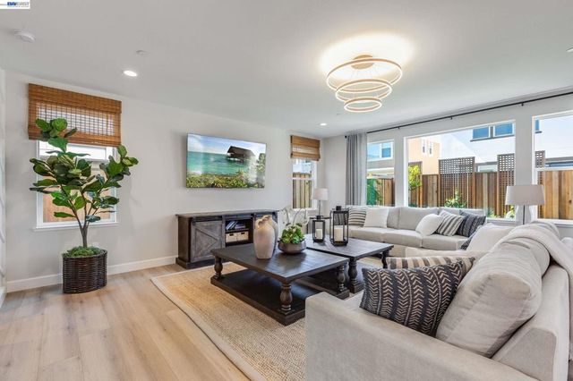 32651 Singh Circle, Union City, CA 94587