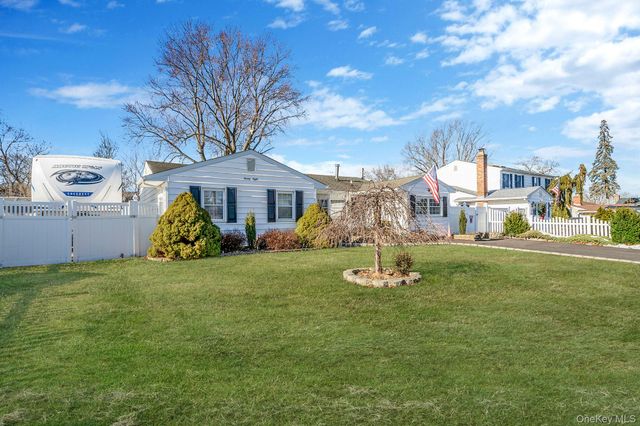 28 Pamela Lane, Selden, NY 11784