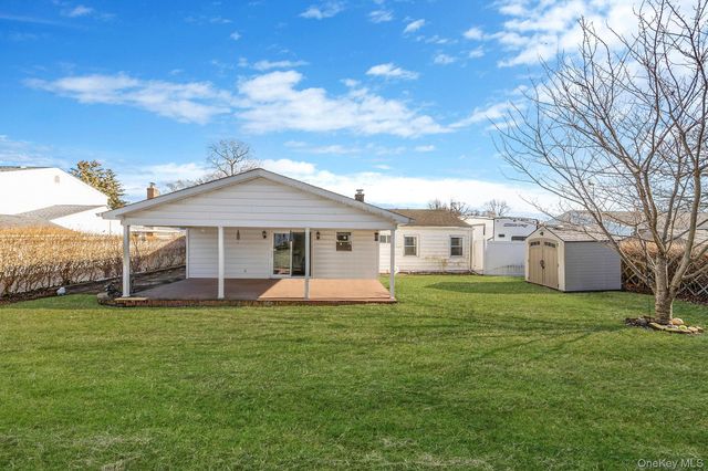 28 Pamela Lane, Selden, NY 11784