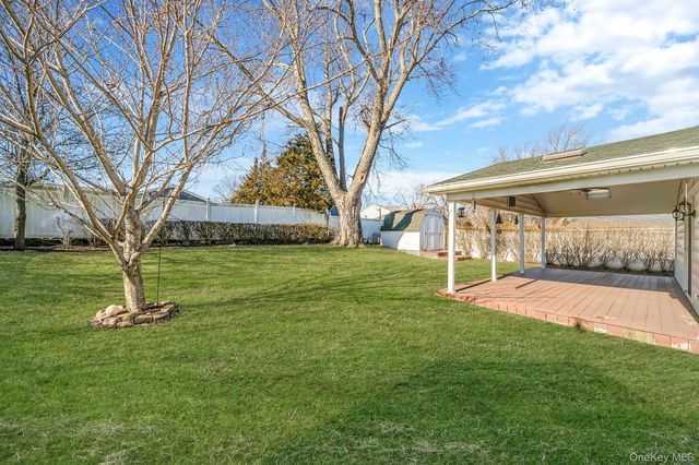 28 Pamela Lane, Selden, NY 11784