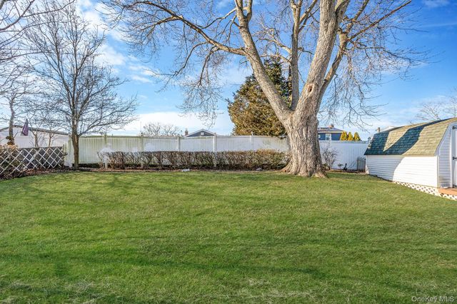 28 Pamela Lane, Selden, NY 11784