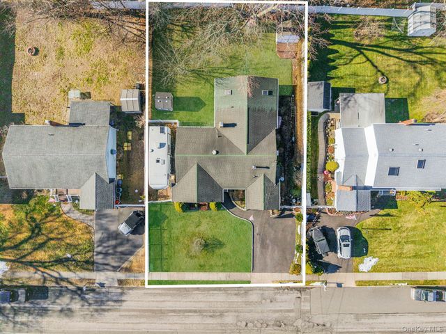 28 Pamela Lane, Selden, NY 11784