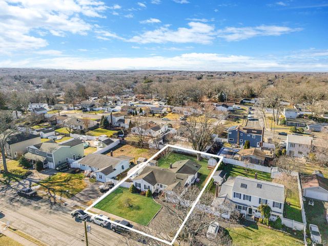 28 Pamela Lane, Selden, NY 11784