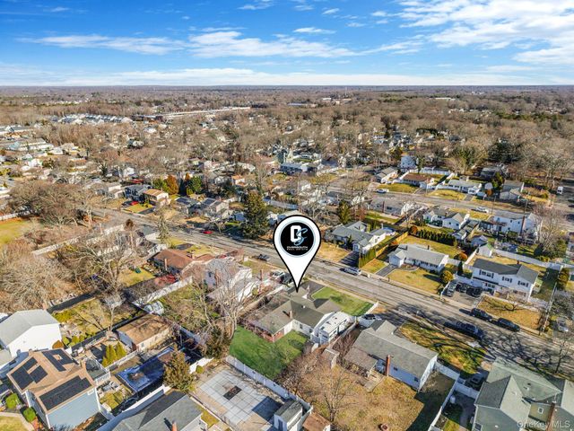 28 Pamela Lane, Selden, NY 11784