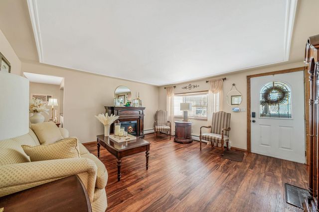 28 Pamela Lane, Selden, NY 11784