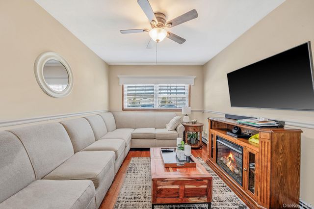 28 Pamela Lane, Selden, NY 11784