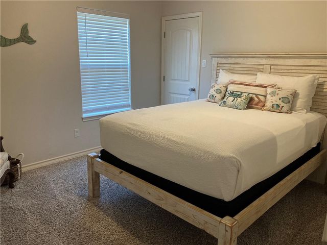 1941 Admiral Ln, Aransas Pass, TX 78336
