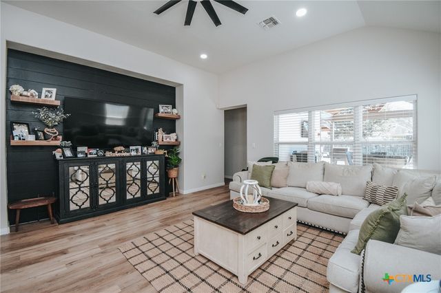 324 Brushy Creek, Victoria, TX 77904