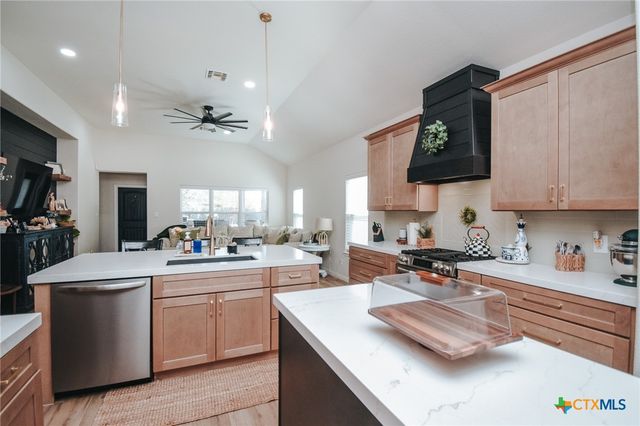 324 Brushy Creek, Victoria, TX 77904