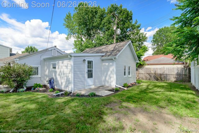 30 Wexford Avenue, Belleville, MI 48111