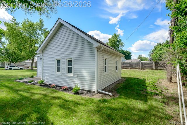 30 Wexford Avenue, Belleville, MI 48111