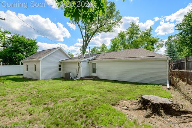 30 Wexford Avenue, Belleville, MI 48111