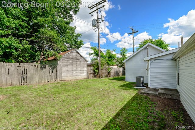 30 Wexford Avenue, Belleville, MI 48111