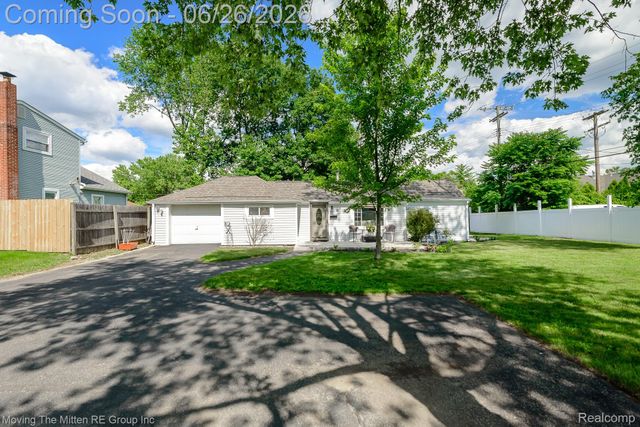 30 Wexford Avenue, Belleville, MI 48111