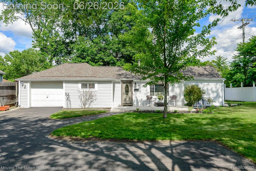 30 Wexford Avenue, Belleville, MI 48111