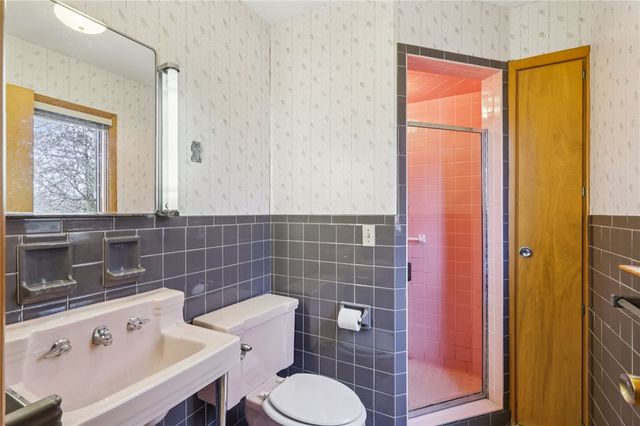 1423 8th St, Irwin, PA 15642