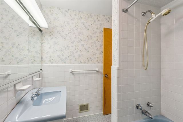 1423 8th St, Irwin, PA 15642