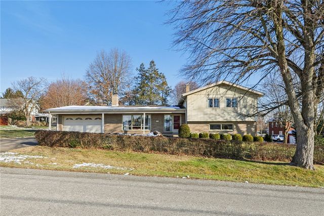 1423 8th St, Irwin, PA 15642