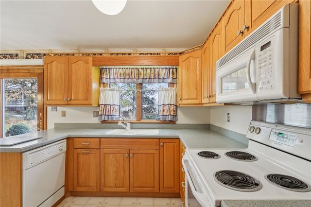 1423 8th St, Irwin, PA 15642