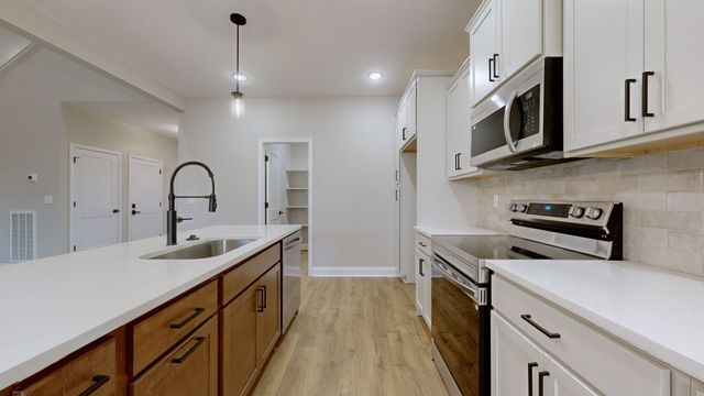 1417 Rooster Ridge Rd, Pleasant View, TN 37146