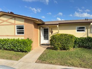 2822 Crosley Drive W E, West Palm Beach, FL 33415