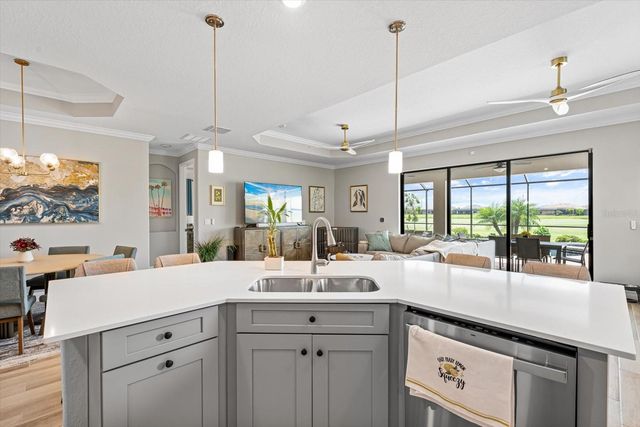 5705 CHEECH GLEN, Lakewood Ranch, FL 34211