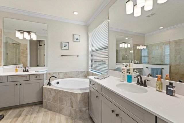 5705 CHEECH GLEN, Lakewood Ranch, FL 34211