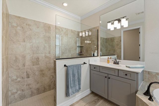 5705 CHEECH GLEN, Lakewood Ranch, FL 34211