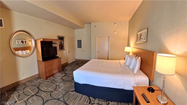 211 East Flamingo Road 817, Las Vegas, NV 89169