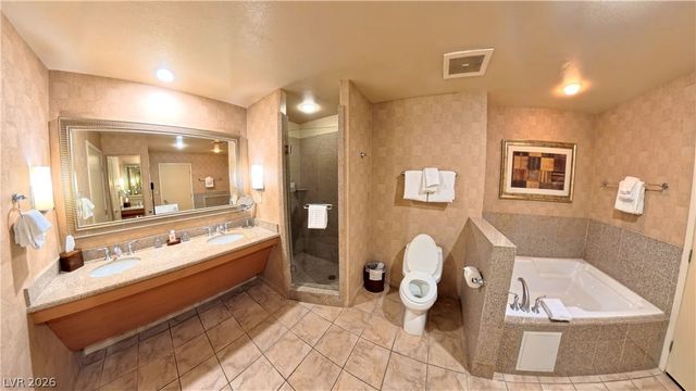 211 East Flamingo Road 817, Las Vegas, NV 89169