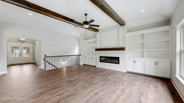 10400 Martinside Dr, Louisville, KY 40291