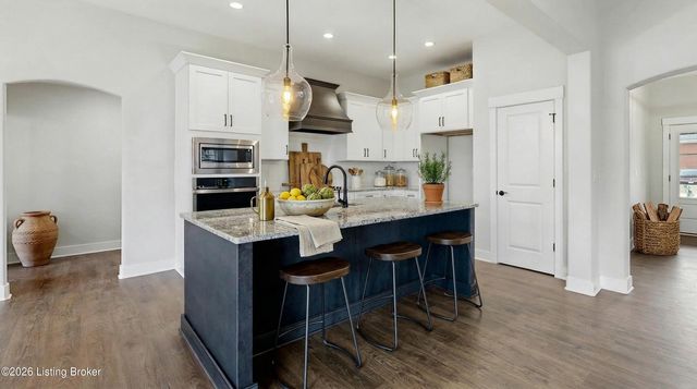 10400 Martinside Dr, Louisville, KY 40291