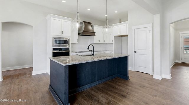 10400 Martinside Dr, Louisville, KY 40291