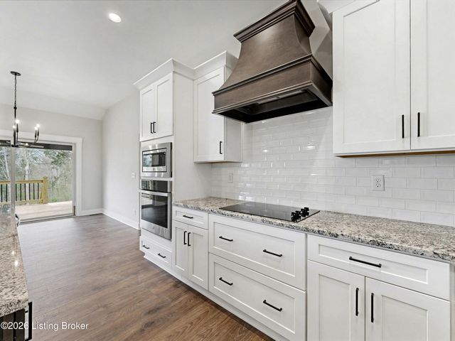 10400 Martinside Dr, Louisville, KY 40291