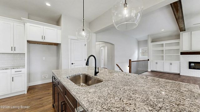 10400 Martinside Dr, Louisville, KY 40291