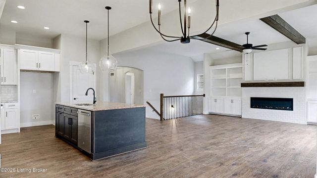 10400 Martinside Dr, Louisville, KY 40291